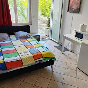 Meublée Indépendante, Avec Piscine, Pour 2 Personnes Toulouse